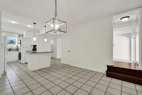 Adosado en venta en Miami Lakes, Florida, 3 dormitorios, 161.65 m2 № 1821541 - foto 16