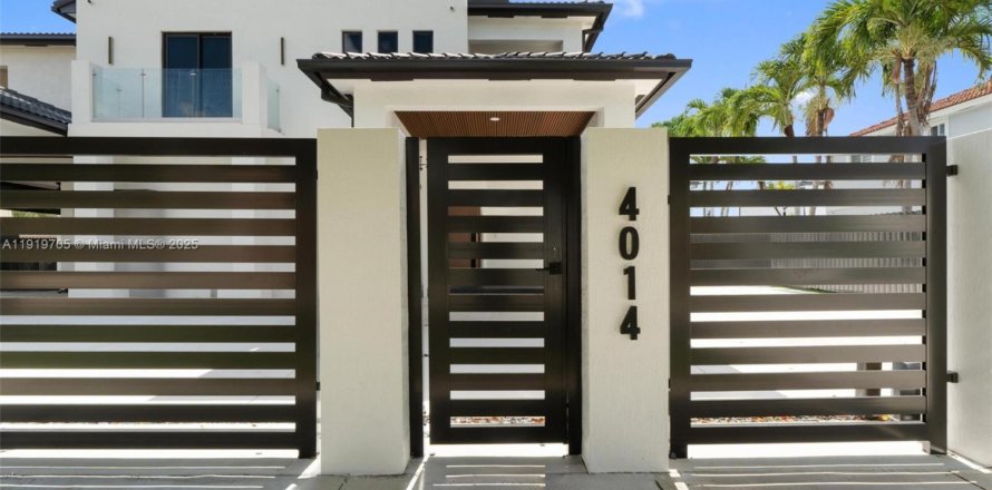 Villa ou maison à Miami, Floride 4 chambres, 312.99 m2 № 1975540