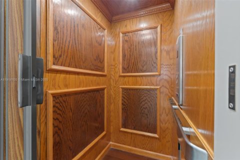 Villa ou maison à vendre à Miami, Floride: 4 chambres, 312.99 m2 № 1975540 - photo 24