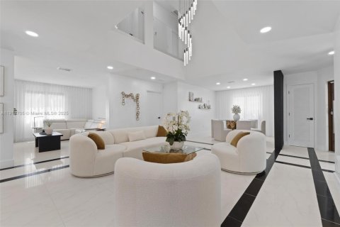 Villa ou maison à vendre à Miami, Floride: 4 chambres, 312.99 m2 № 1975540 - photo 5