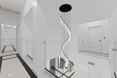 Villa ou maison à vendre à Miami, Floride: 4 chambres, 312.99 m2 № 1975540 - photo 21