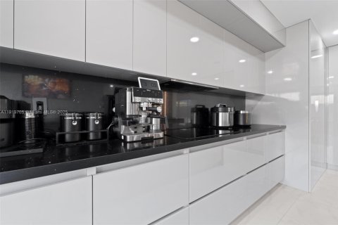 Villa ou maison à vendre à Miami, Floride: 4 chambres, 312.99 m2 № 1975540 - photo 11