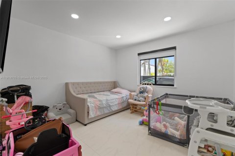 Villa ou maison à vendre à Miami, Floride: 4 chambres, 312.99 m2 № 1975540 - photo 16