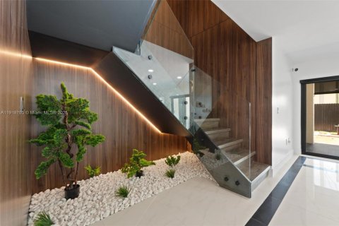 Villa ou maison à vendre à Miami, Floride: 4 chambres, 312.99 m2 № 1975540 - photo 18