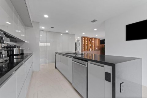 Villa ou maison à vendre à Miami, Floride: 4 chambres, 312.99 m2 № 1975540 - photo 10