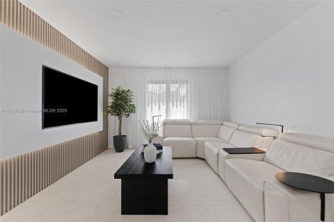 Villa ou maison à vendre à Miami, Floride: 4 chambres, 312.99 m2 № 1975540 - photo 7