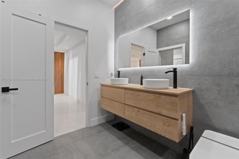 Villa ou maison à vendre à Miami, Floride: 4 chambres, 312.99 m2 № 1975540 - photo 28