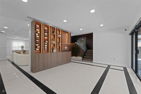 Villa ou maison à vendre à Miami, Floride: 4 chambres, 312.99 m2 № 1975540 - photo 8