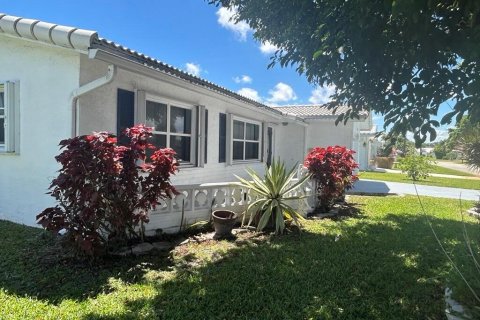 Villa ou maison à vendre à Boynton Beach, Floride: 2 chambres, 132.66 m2 № 2241040 - photo 3