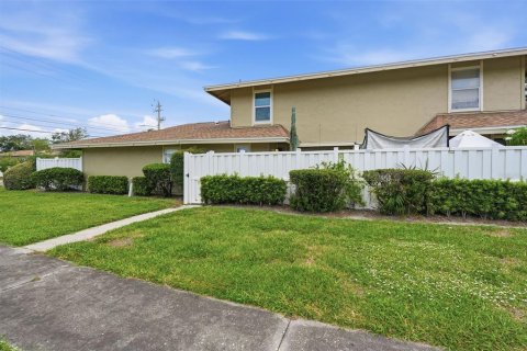 Townhouse in Tampa, Florida 2 bedrooms, 98.1 sq.m. № 2232460 - photo 16