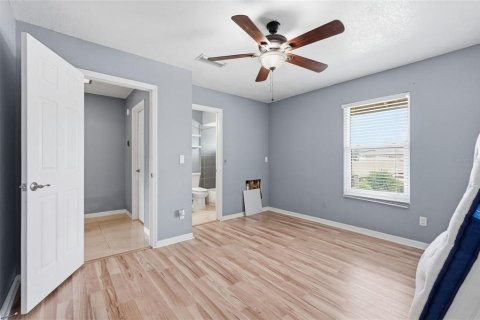 Townhouse in Tampa, Florida 2 bedrooms, 98.1 sq.m. № 2232460 - photo 11