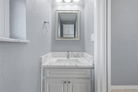 Townhouse in Tampa, Florida 2 bedrooms, 98.1 sq.m. № 2232460 - photo 10