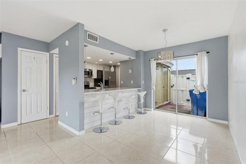 Townhouse in Tampa, Florida 2 bedrooms, 98.1 sq.m. № 2232460 - photo 8
