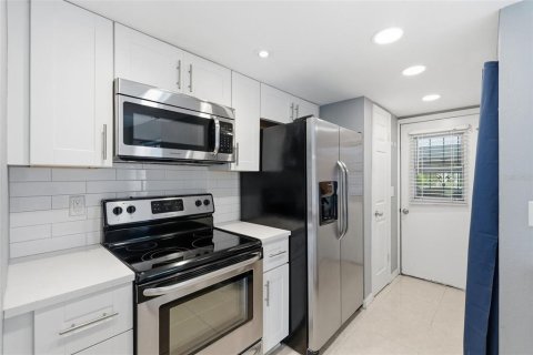 Townhouse in Tampa, Florida 2 bedrooms, 98.1 sq.m. № 2232460 - photo 5