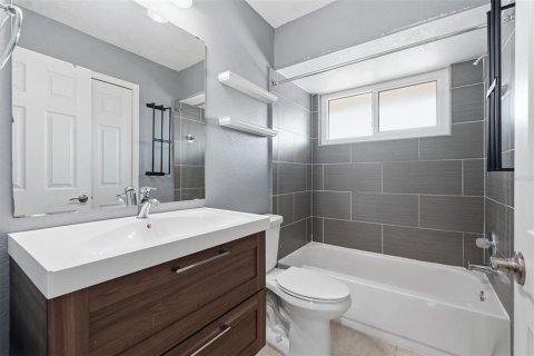 Townhouse in Tampa, Florida 2 bedrooms, 98.1 sq.m. № 2232460 - photo 13
