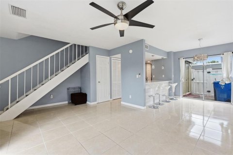 Townhouse in Tampa, Florida 2 bedrooms, 98.1 sq.m. № 2232460 - photo 4