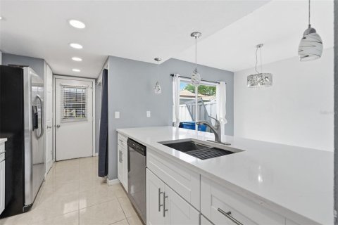Townhouse in Tampa, Florida 2 bedrooms, 98.1 sq.m. № 2232460 - photo 6