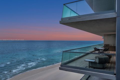 Condo in Sunny Isles Beach, Florida, 6 bedrooms  № 1886524 - photo 1