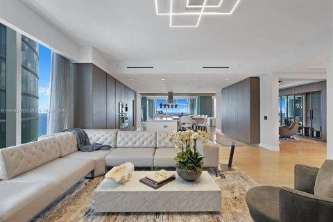 Condo in Sunny Isles Beach, Florida, 6 bedrooms  № 1886524 - photo 7