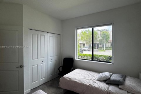 Touwnhouse à vendre à Miami, Floride: 3 chambres, 122.63 m2 № 1997109 - photo 5