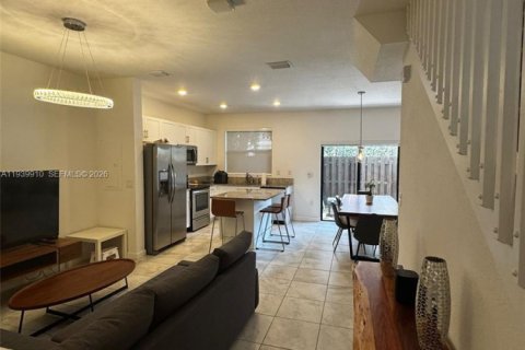 Touwnhouse à vendre à Miami, Floride: 3 chambres, 122.63 m2 № 1997109 - photo 3