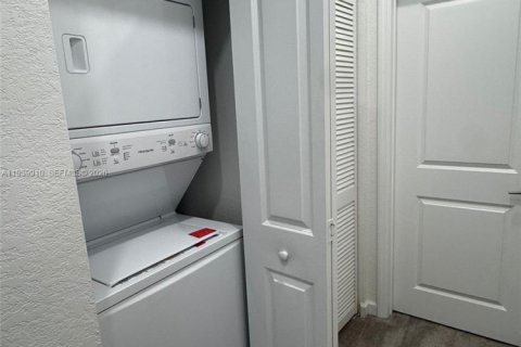 Touwnhouse à vendre à Miami, Floride: 3 chambres, 122.63 m2 № 1997109 - photo 14