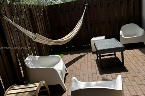 Touwnhouse à vendre à Miami, Floride: 3 chambres, 122.63 m2 № 1997109 - photo 13