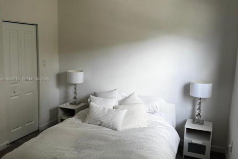 Touwnhouse à vendre à Miami, Floride: 3 chambres, 122.63 m2 № 1997109 - photo 6