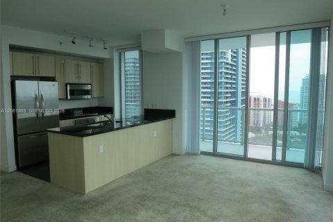Condominio en alquiler en Miami, Florida, 2 dormitorios, 102.1 m2 № 2339838 - foto 17