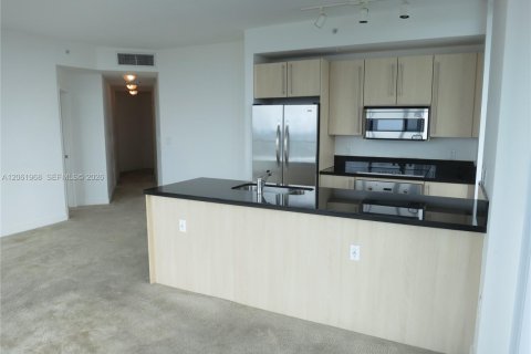 Condominio en alquiler en Miami, Florida, 2 dormitorios, 102.1 m2 № 2339838 - foto 15