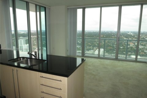 Condominio en alquiler en Miami, Florida, 2 dormitorios, 102.1 m2 № 2339838 - foto 13