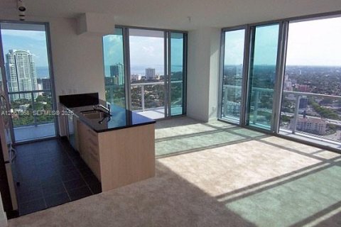 Condominio en alquiler en Miami, Florida, 2 dormitorios, 102.1 m2 № 2339838 - foto 14