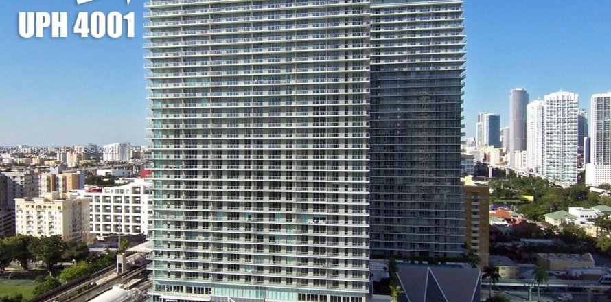 Condominio en Miami, Florida, 2 dormitorios  № 2339838