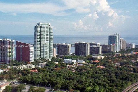 Condominio en alquiler en Miami, Florida, 2 dormitorios, 102.1 m2 № 2339838 - foto 4