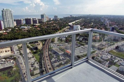 Condominio en alquiler en Miami, Florida, 2 dormitorios, 102.1 m2 № 2339838 - foto 2