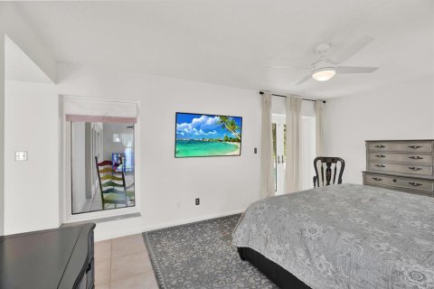 House in Tampa, Florida 4 bedrooms, 249.63 sq.m. № 1824420 - photo 29
