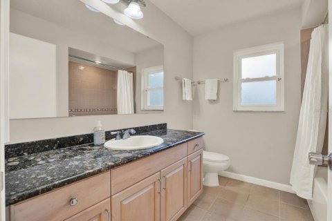 House in Tampa, Florida 4 bedrooms, 249.63 sq.m. № 1824420 - photo 25