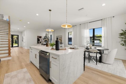 Dúplex en venta en Tampa, Florida, 3 dormitorios, 204.38 m2 № 2430705 - foto 16