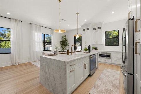 Dúplex en venta en Tampa, Florida, 3 dormitorios, 204.38 m2 № 2430705 - foto 9