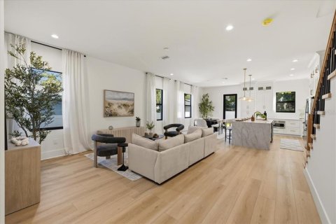 Dúplex en venta en Tampa, Florida, 3 dormitorios, 204.38 m2 № 2430705 - foto 7