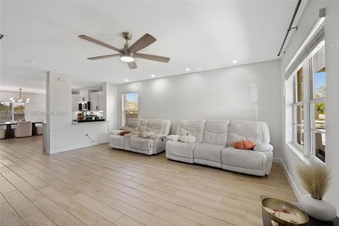 House in Homestead, Florida 4 bedrooms, 197.51 sq.m. № 2010457 - photo 24