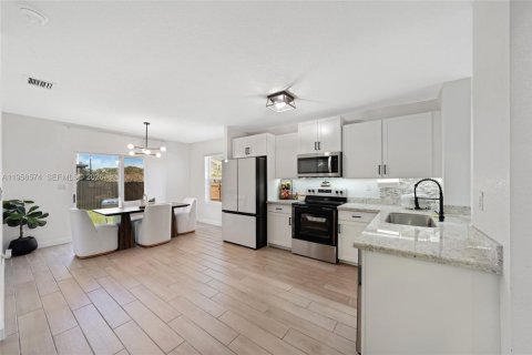 House in Homestead, Florida 4 bedrooms, 197.51 sq.m. № 2010457 - photo 25
