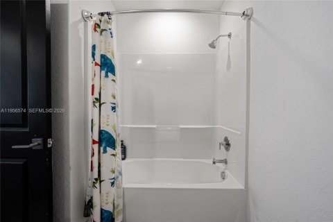 House in Homestead, Florida 4 bedrooms, 197.51 sq.m. № 2010457 - photo 14