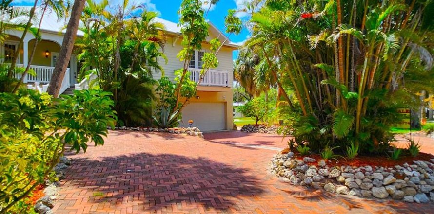 Casa en Bradenton, Florida 3 dormitorios, 220.36 m2 № 2118666