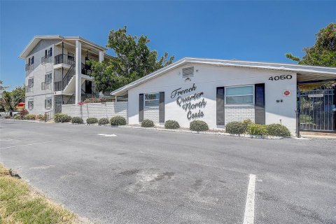 Condo in Saint Petersburg, Florida, 1 bedroom  № 1755313 - photo 21