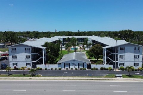 Condo in Saint Petersburg, Florida, 1 bedroom  № 1755313 - photo 25