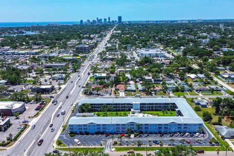 Condo in Saint Petersburg, Florida, 1 bedroom  № 1755313 - photo 28