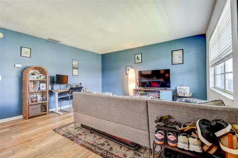 Condo in Saint Petersburg, Florida, 1 bedroom  № 1755313 - photo 7