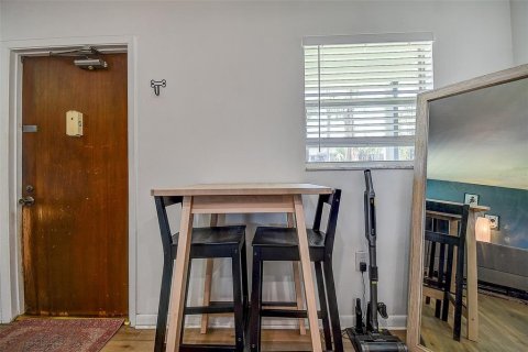 Condo in Saint Petersburg, Florida, 1 bedroom  № 1755313 - photo 9