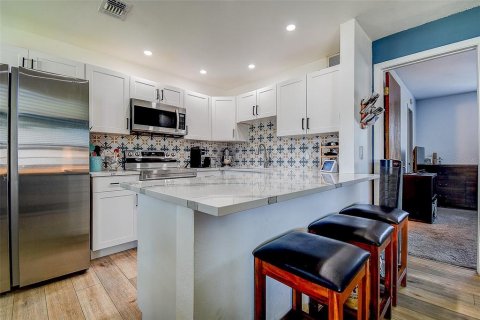 Condo in Saint Petersburg, Florida, 1 bedroom  № 1755313 - photo 11